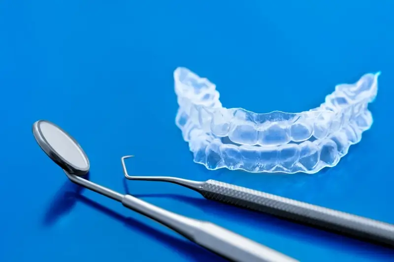 Jak długo trwa leczenie nakładkami Invisalign?