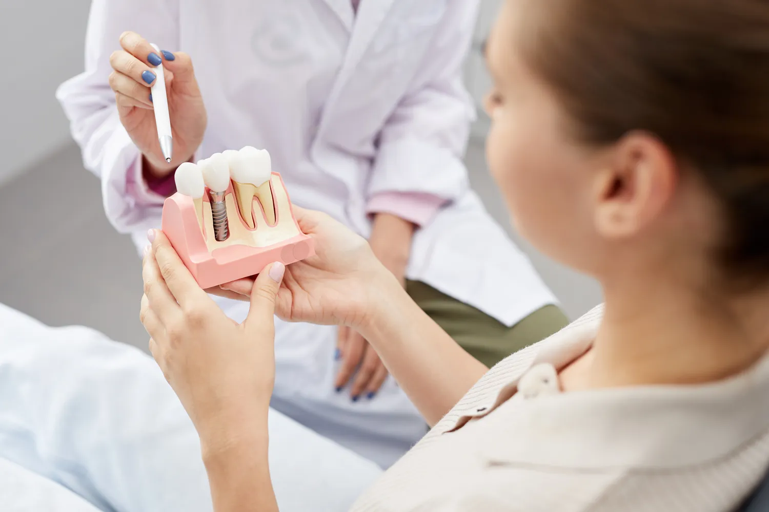 Czy z opryszczką można iść do dentysty?